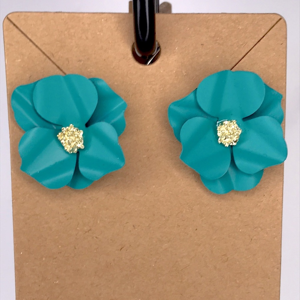 Elegant Flower Stud Earring French-Inspired Fashion Jewelry - Picture 3 of 3